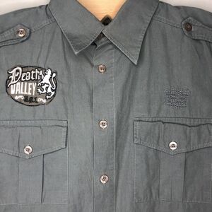 V Death Valley Men's XL Gray Embroidered Skulls‎ Short Sleeve Button Up Shirt